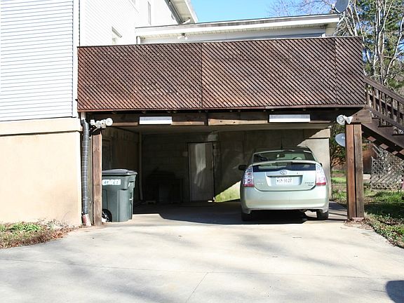 3rd image of 809 Grove Ave