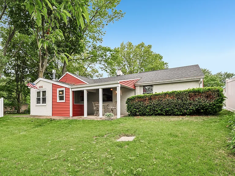 686 Portage Lakes Dr — Photo 6