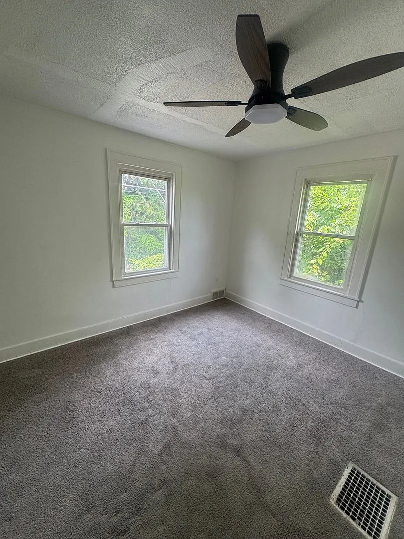 3 bed, 1242 sqft, $1,507 — Photo 3