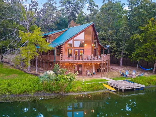 135 King Larry Ct, Scroggins, TX 75480
