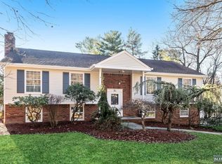 2 Bowers Ln, Closter, NJ 07624