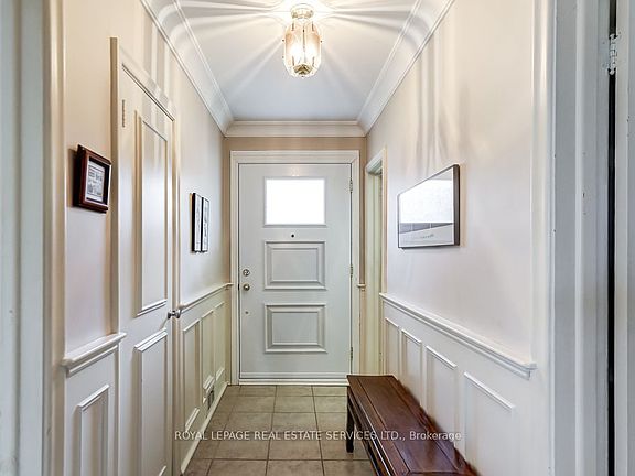 5th image of 19 Hilldowntree Rd