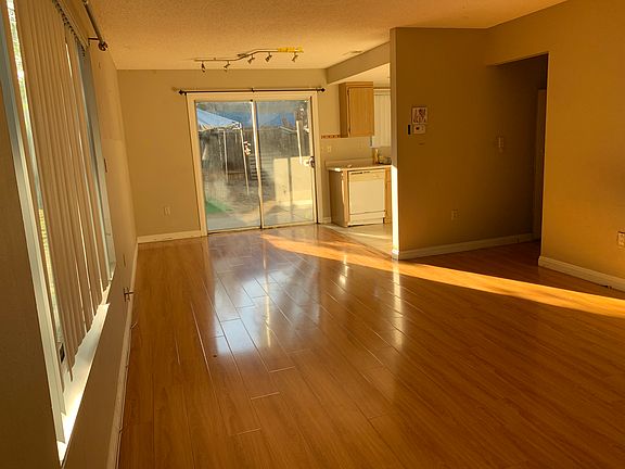 3rd image of 2423 Nina St APT 3
