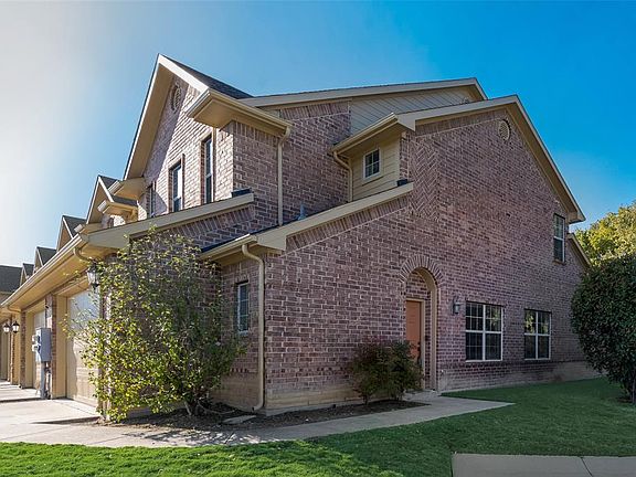 3rd image of 121 Barrington Ln
