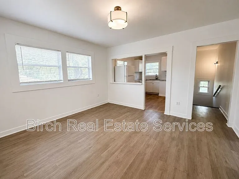 1725 Preston St S #B — Photo 3