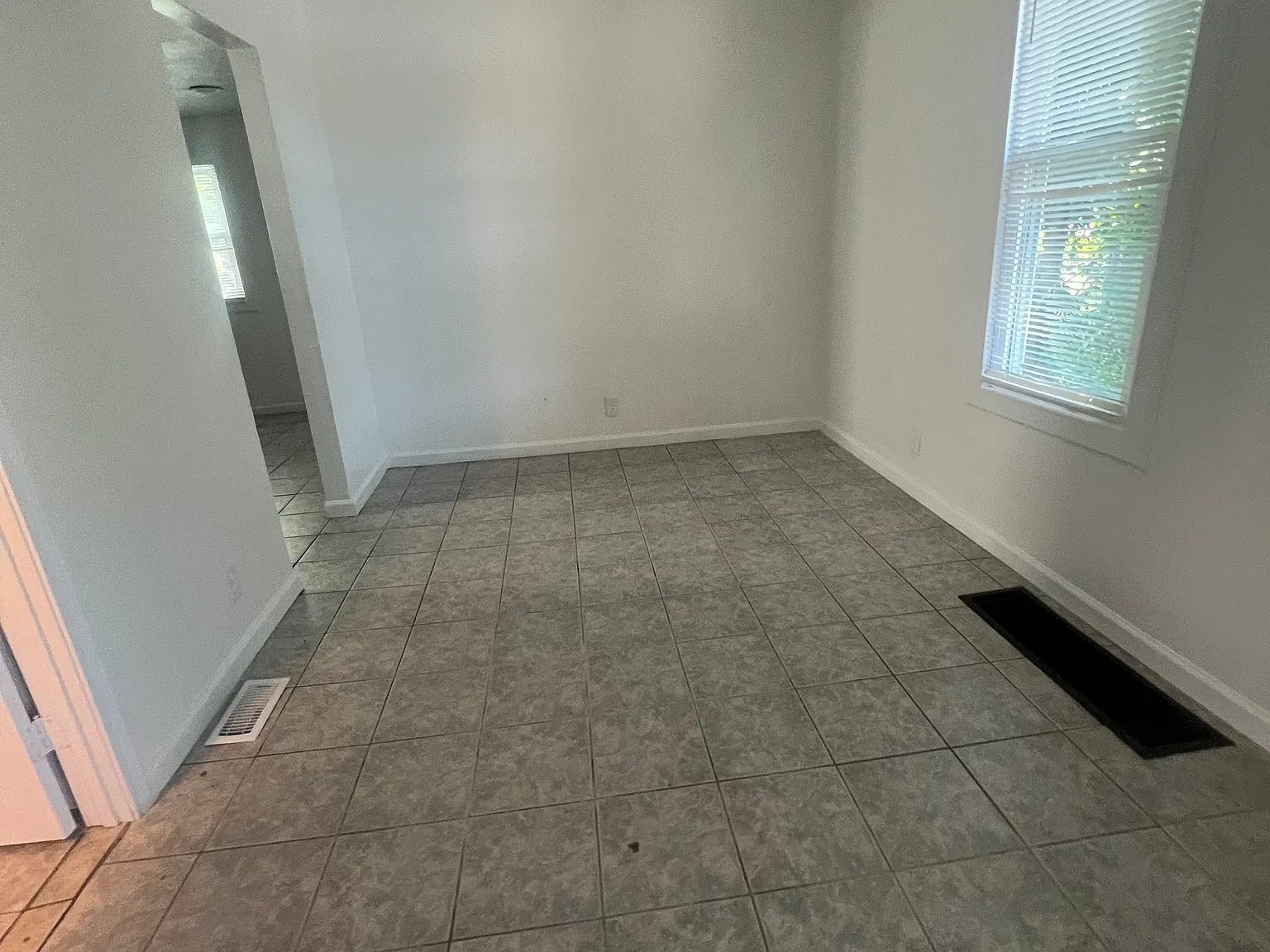 2 bed, 1.5 bath, 978 sqft, $1,250 — Photo 3