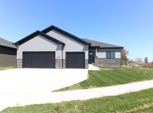 8050 Ephraem Pl, Lincoln, NE 68516