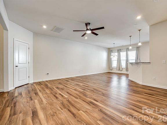 5th image of 524 Hunters Dance Rd