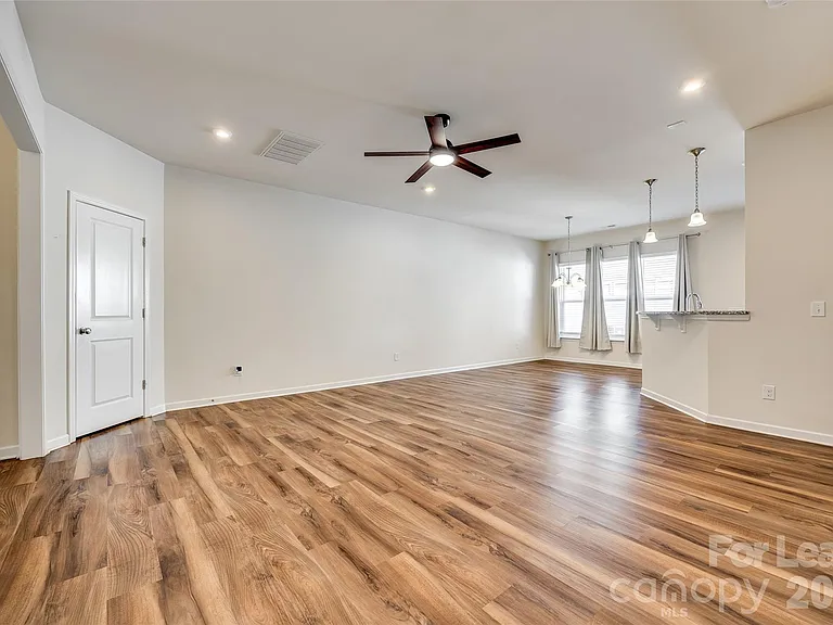 524 Hunters Dance Rd — Photo 5