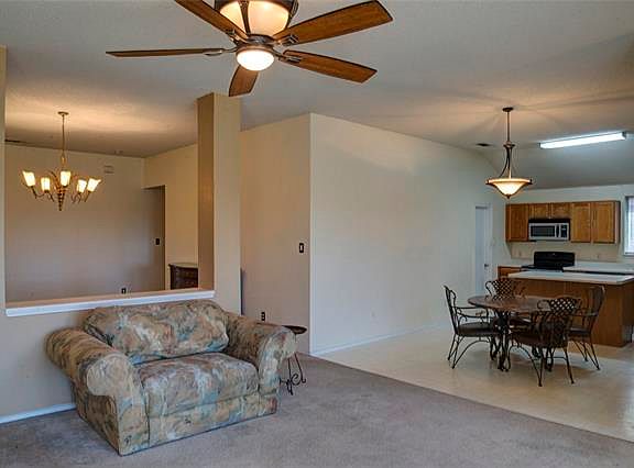 5th image of 2644 Saint Andrews Dr