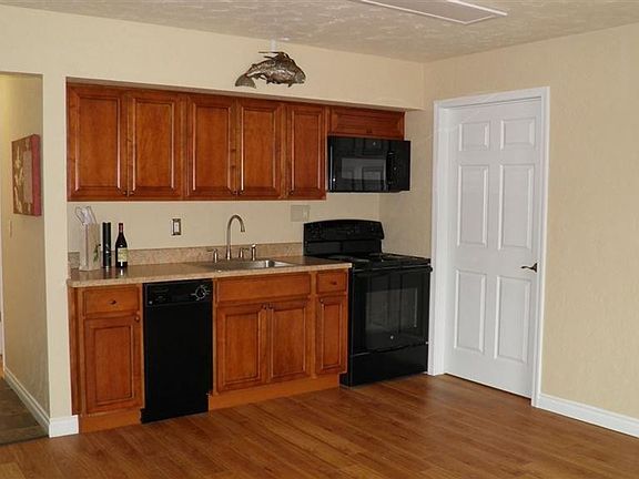 5th image of 1565 NW Wall St #161