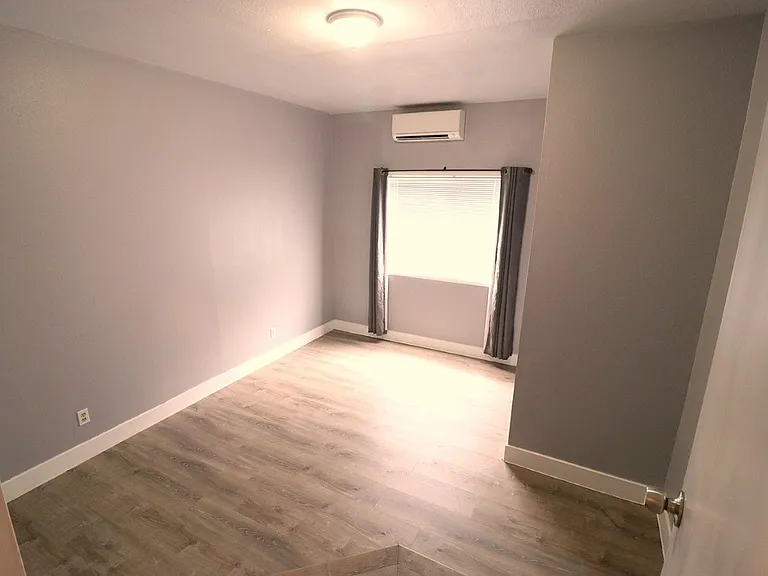 1690 Wilson St — Photo 12