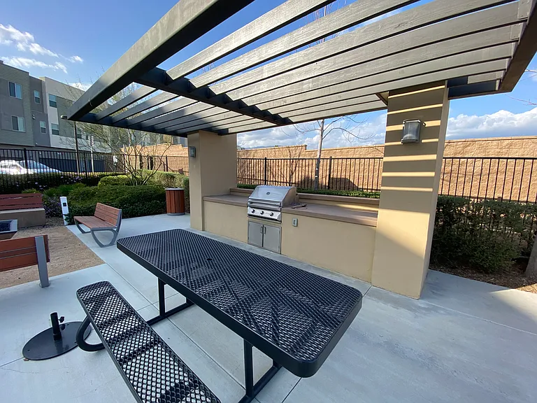 HOA - BBQ, gathering area.