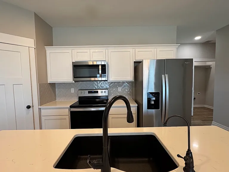 852 N Cloverleaf St #852 — Photo 7