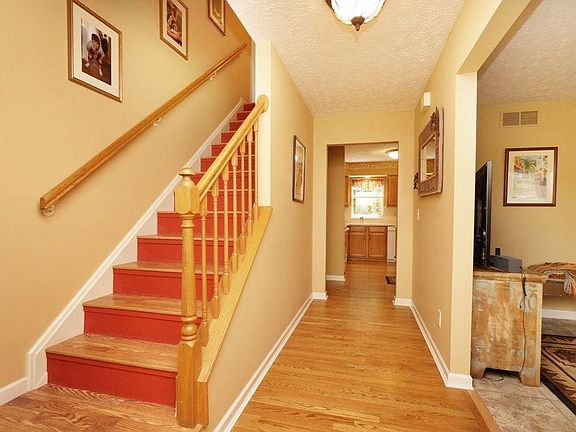 2nd image of 6346 Redwood Ct