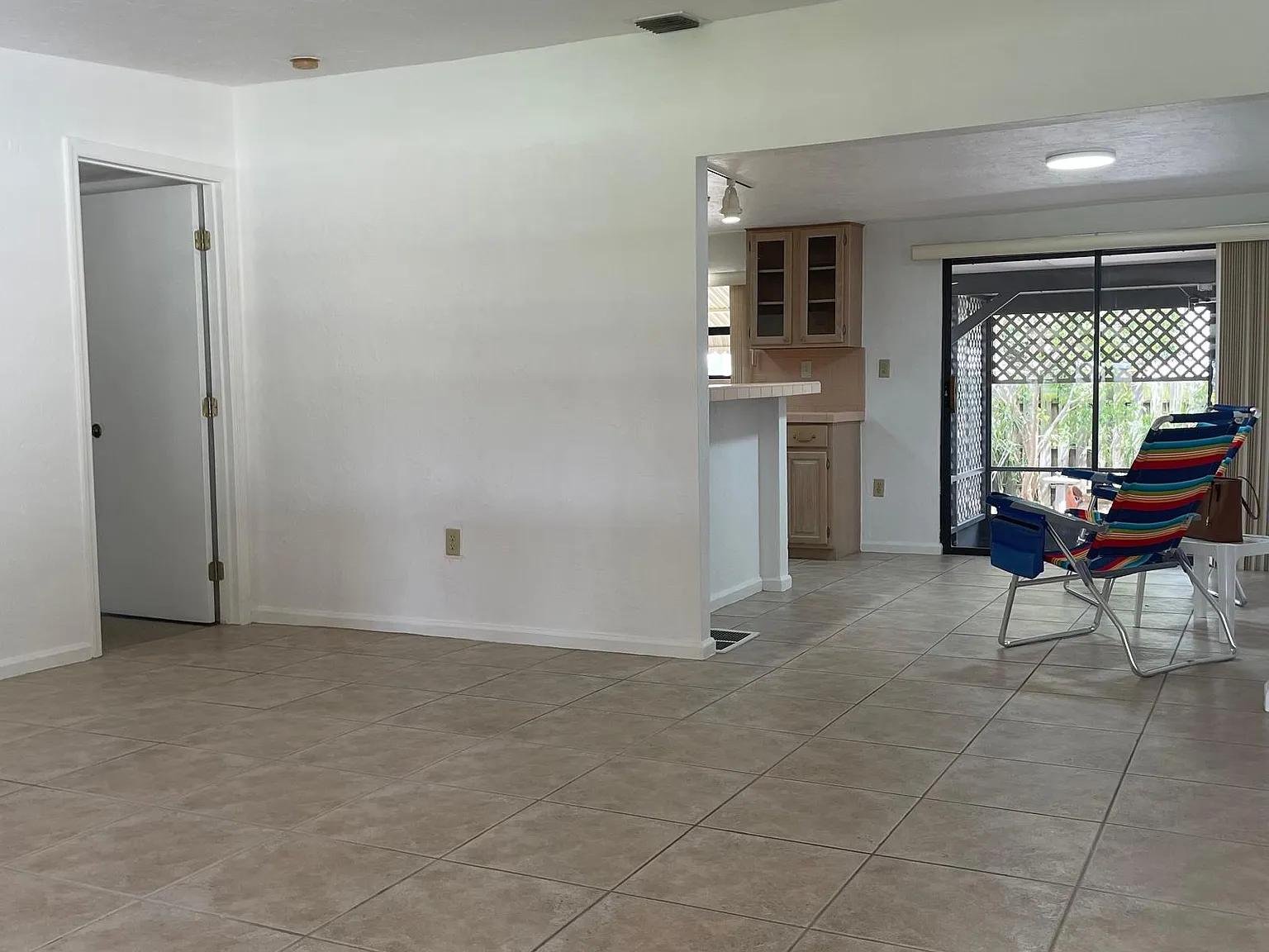 3 bed, 1170 sqft, $2,400 — Photo 2