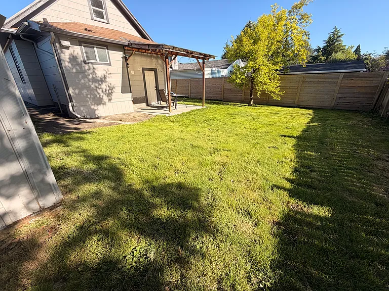 11121 SE 31st Ave #BASEMENT — Photo 16