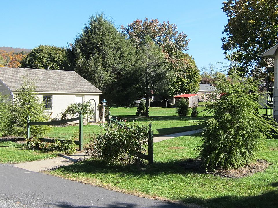 Nice yard & detached 2 car garage