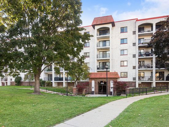 450 Plum Creek Dr APT 410, Wheeling, IL 60090