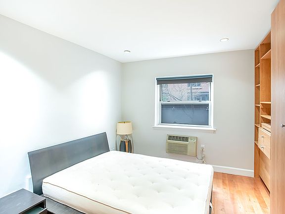 4th image of 211 Thompson St APT Glc