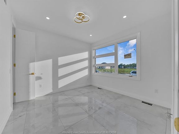 5th image of 3672 Sutton Ave