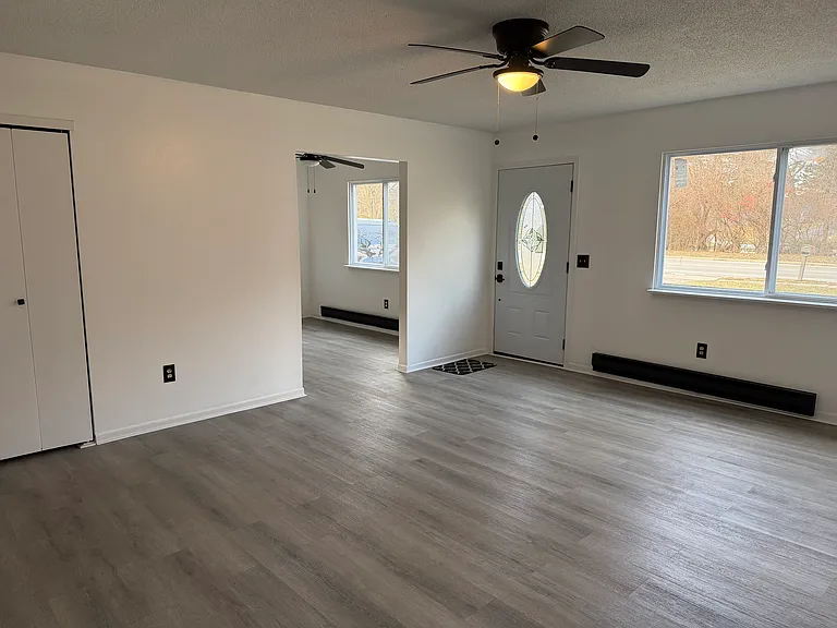 4837 W Bancroft St — Photo 12