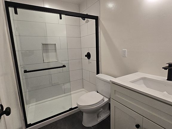 4th image of 172 Locksley Ave #3