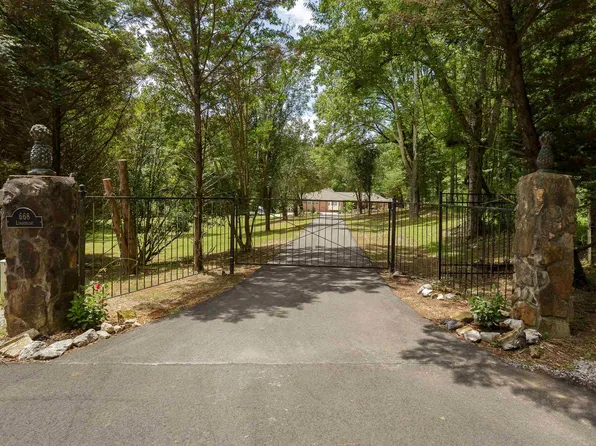 668 Lingerlost Rd, Killen, AL 35645