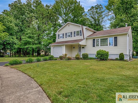 2nd image of 6 Sherry Ct