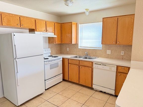 3rd image of 3803 Woodrow Dr
