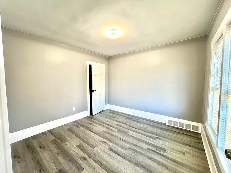 2315 E 101st St #2 — Photo 5