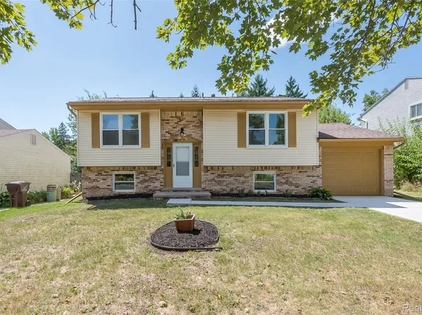1186 Stamford Rd, Ypsilanti, MI 48198