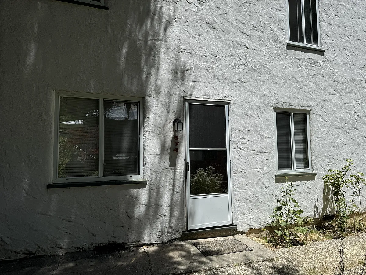 Building Photo - 574 E Broad St #1