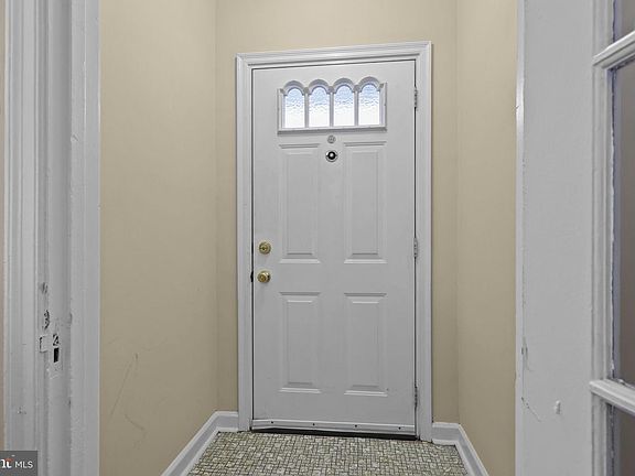 4th image of 1530 Hellerman St
