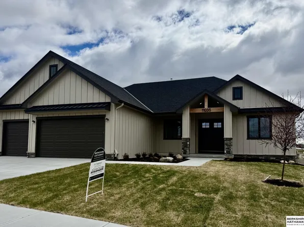 11035 S 220th St, Gretna, NE 68028