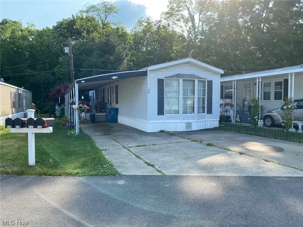 116 Maple Hill Ln, Akron, OH 44312