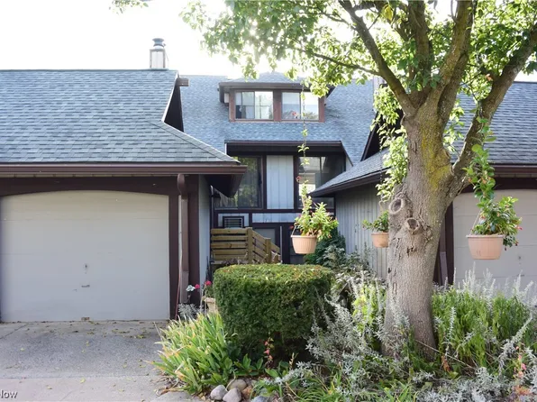 1537 Treetop Trl #3, Akron, OH 44313