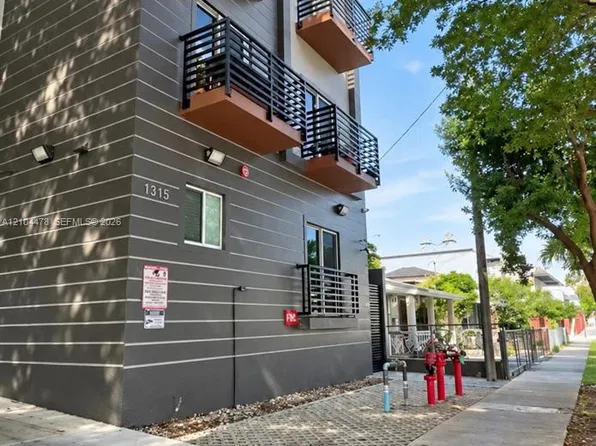 1315 NW 1st St #301, Miami, FL 33125