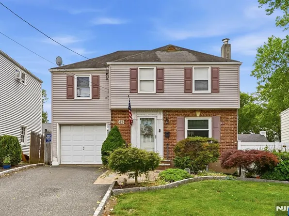 32 Lerome Pl, Teaneck, NJ 07666