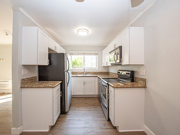 4th image of 6750 Beadnell Way