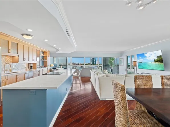 250 Park Shore Dr APT 803, Naples, FL 34103