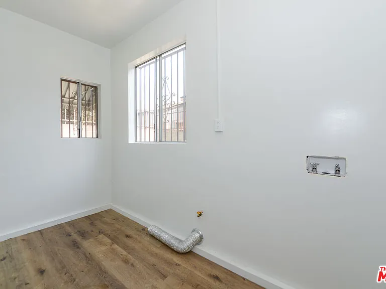 527 N Cummings St — Photo 8