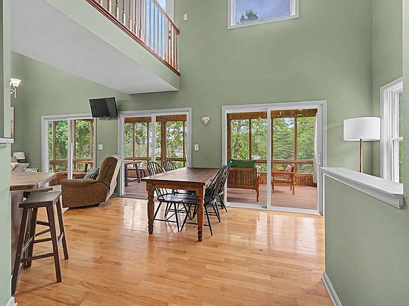 5th image of 93 Angela Way