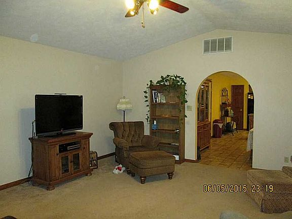 5th image of 225 Ironwood Dr