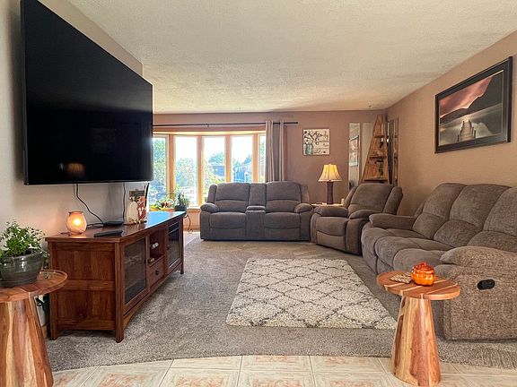 3rd image of 3004 S Lynn Ct