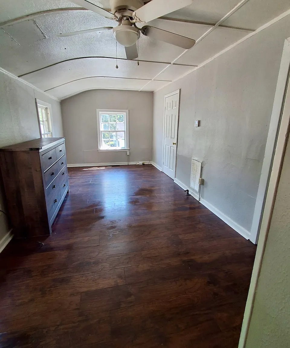 923 Abigail Street - C — Photo 2