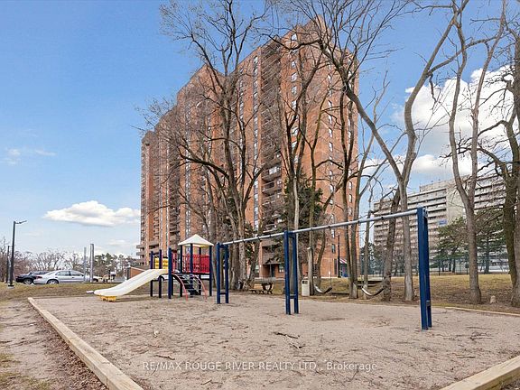 2nd image of 90 Ling Rd #907