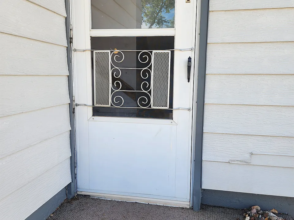 143 N Carrington Ave #B