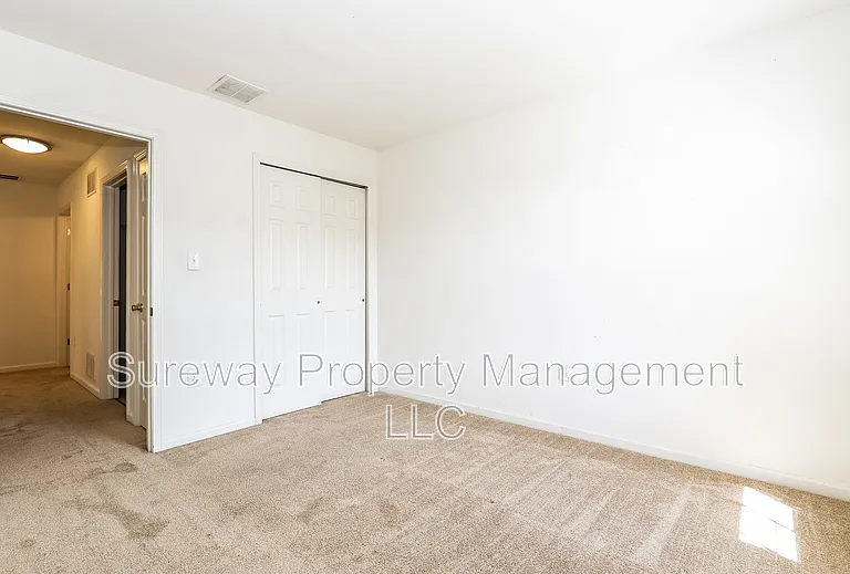 158 Chancellor Dr — Photo 16
