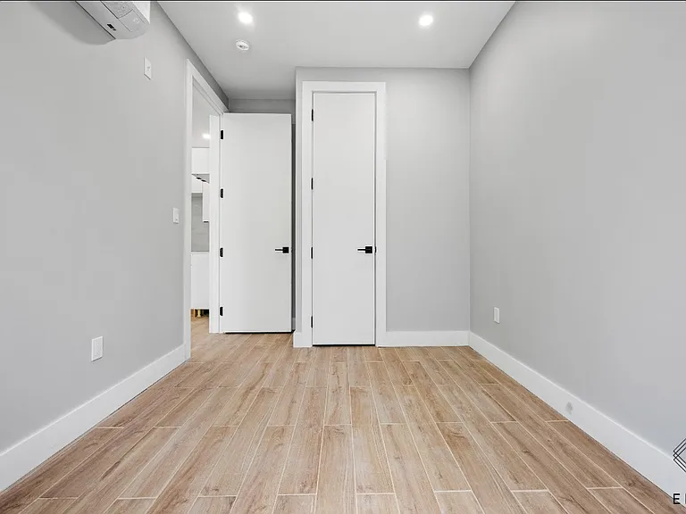 809 Midwood St #3B — Photo 12